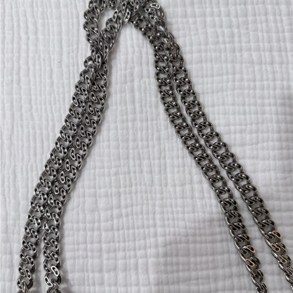 CHANEL Black Quilted Caviar Leather Shoulder Bag with Silver Chain - Picture 2 of 10